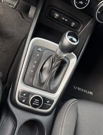 
								2024 Hyundai Venue Preferred full									