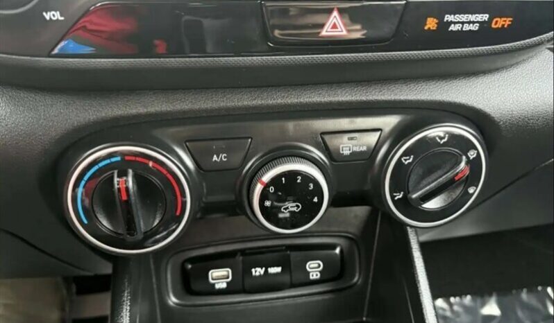 
								2024 Hyundai Venue Preferred full									