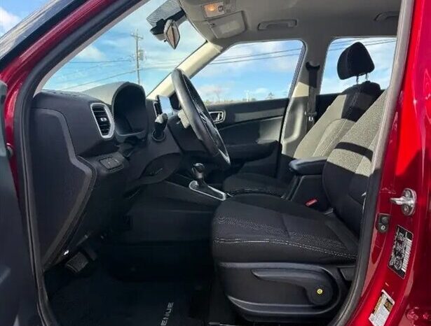 
								2024 Hyundai Venue Preferred full									