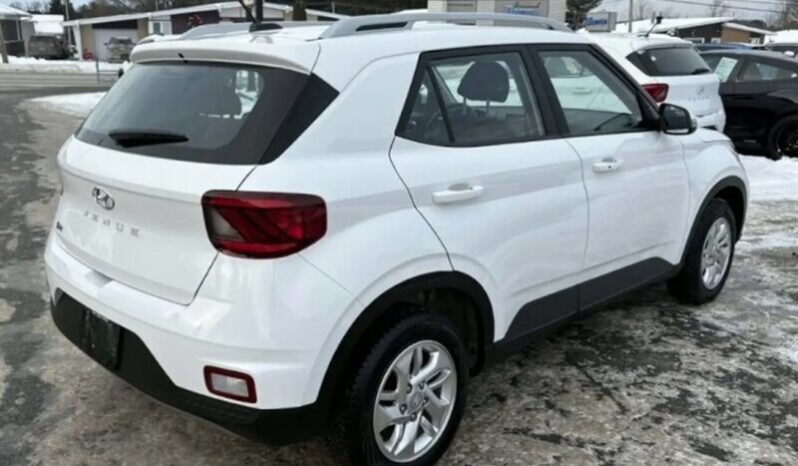 
								2024 Hyundai Venue Preferred full									