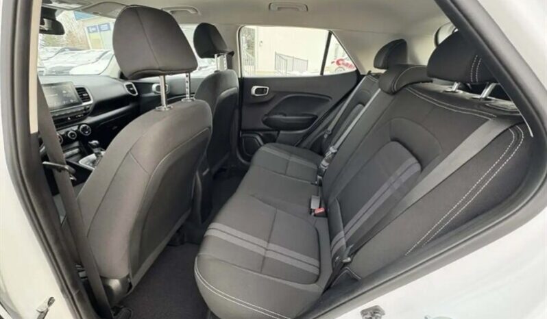 
								2024 Hyundai Venue Preferred full									