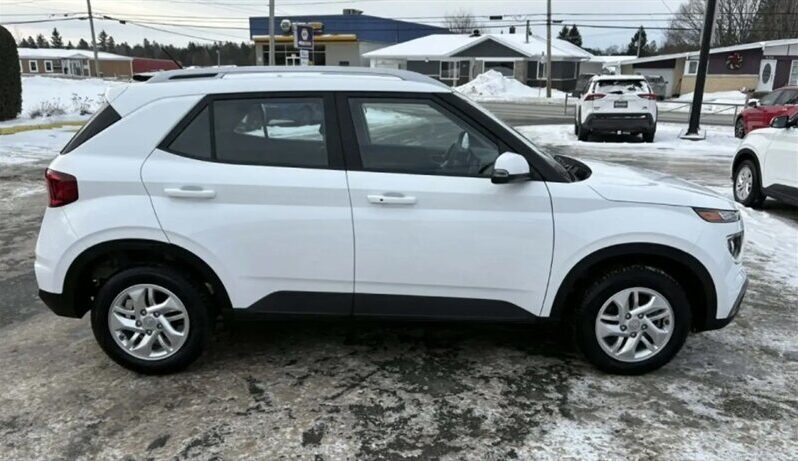 
								2024 Hyundai Venue Preferred full									