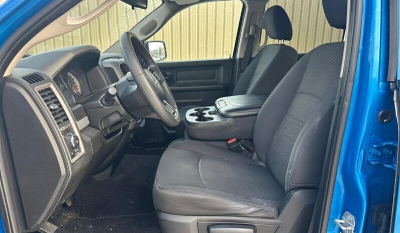 
								2019 RAM 1500 Classic Express Blackout Crew Cab 4×4 full									