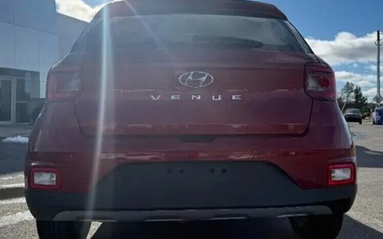 
								2024 Hyundai Venue Preferred full									