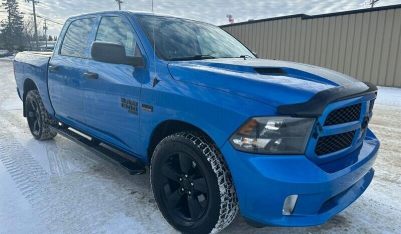 
								2019 RAM 1500 Classic Express Blackout Crew Cab 4×4 full									