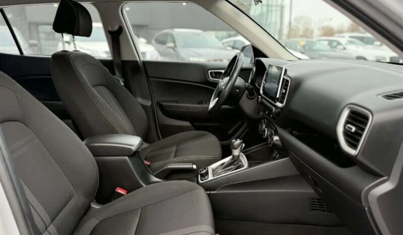 
								2024 Hyundai Venue Preferred full									