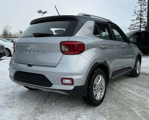 
								2024 Hyundai Venue Preferred full									