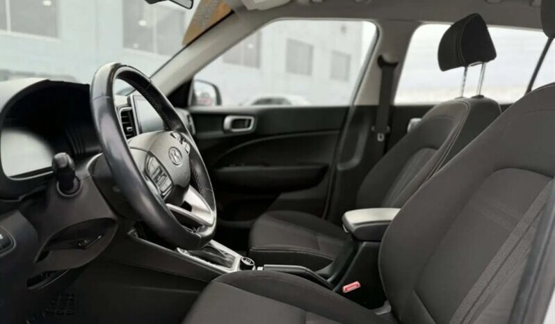 
								2024 Hyundai Venue Preferred full									