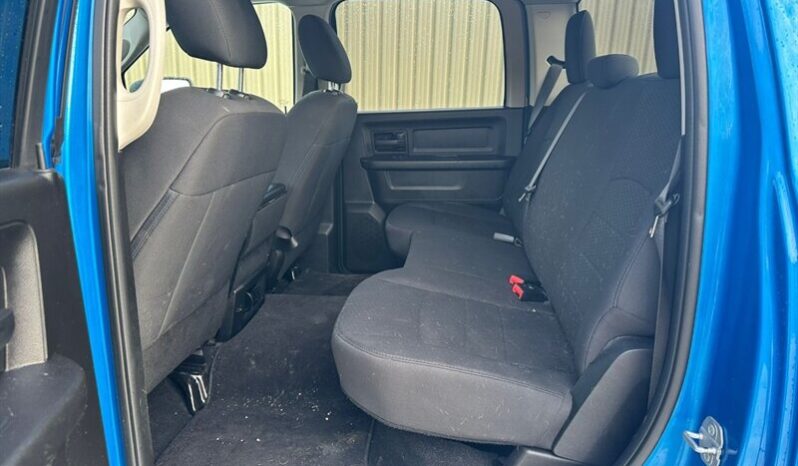 
								2019 RAM 1500 Classic Express Blackout Crew Cab 4×4 full									