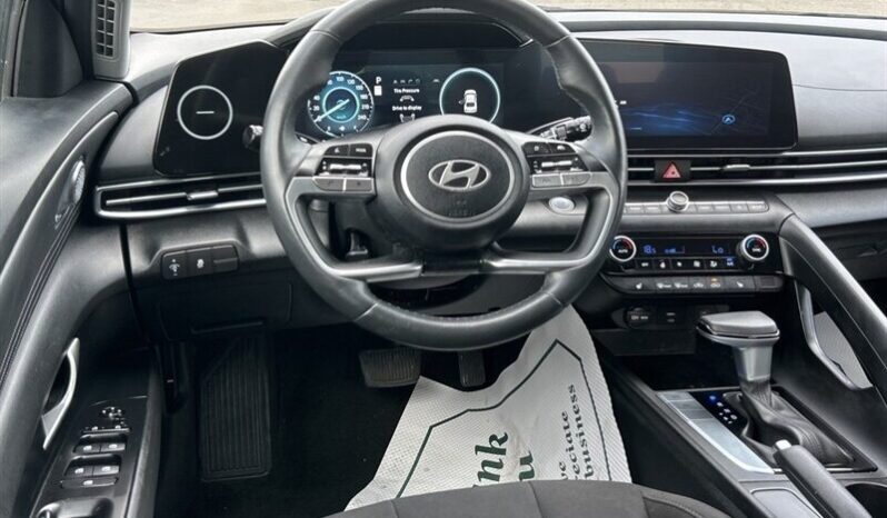 
								2024 Hyundai Elantra Preferred Tech full									